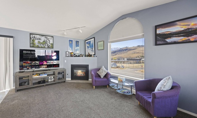Dillon Casa | 10 mins to Ski Resorts with Prime Location w/Views
