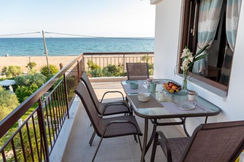 Nea Moudania Apartamento | Dimi Seafront Apartment by Rentals Pro Services - Nea Moudania