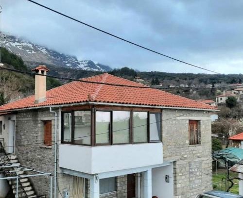 Central Tzoumerka Apartamento | Dimitra's traditional house