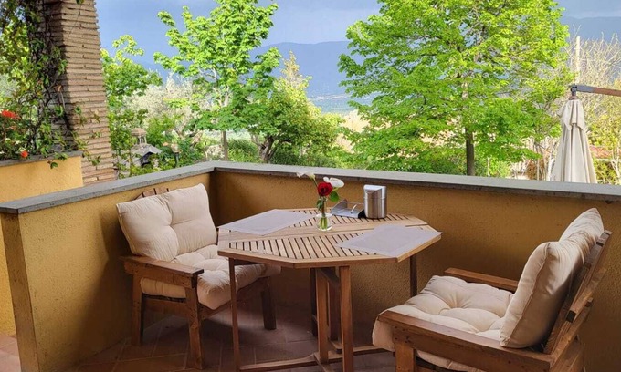 Montefalco Cama Y Desayuno | Dimora del Falco - Panoramic villa in Umbria with suites & regional breakfast