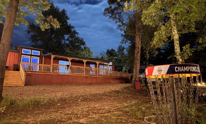 Rattan Cabina | Dinosaur Valley Disc Golf course Cabin 2