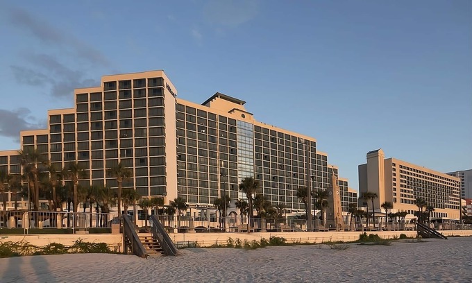 Brush - Stewarts Complejo | Direct Beach Access! City View Unit, 2 Pools!
