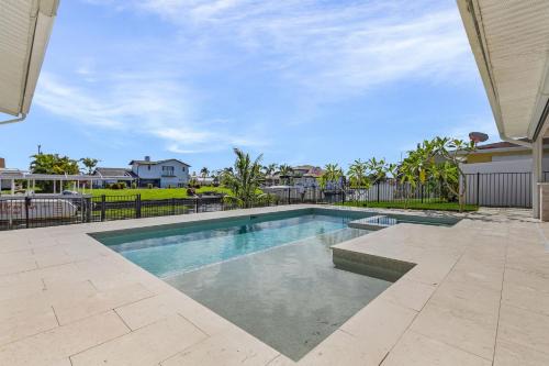 Caloosahatchee Casa | Direct Gulf Access, Luxurious Pool & Spa, Pet-friendly - Villa Sunlit Sanctuary - Roelens