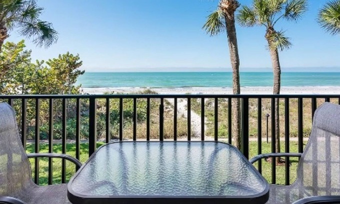 Independence Square Condominio | DIRECT Gulf Front! NOT Overlooking Pool! Expansive Views of Gulf North & South.