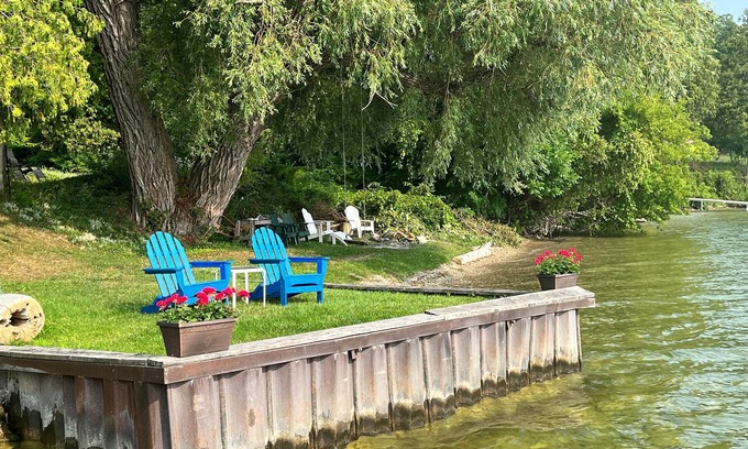 Traverse City Casa | Direct Lake Leelanau Sunset view, Fire pit, grill, dock, boat lift , dog ok