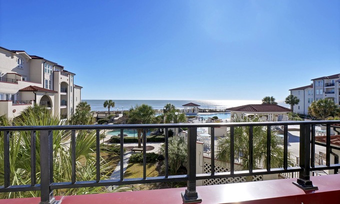 McCutcheon Field Condominio | Direct ocean view Villa Capriani - just renovated!