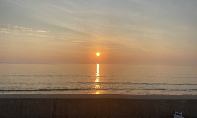 Ocean Bluff-Brant Rock Casa | Direct ocean front property on gorgeous Fieldston Beach. Steps from the ocean .
