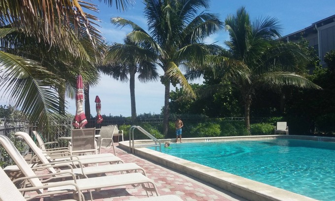 Central Beach Condominio | Frente al mar directa con piscina.