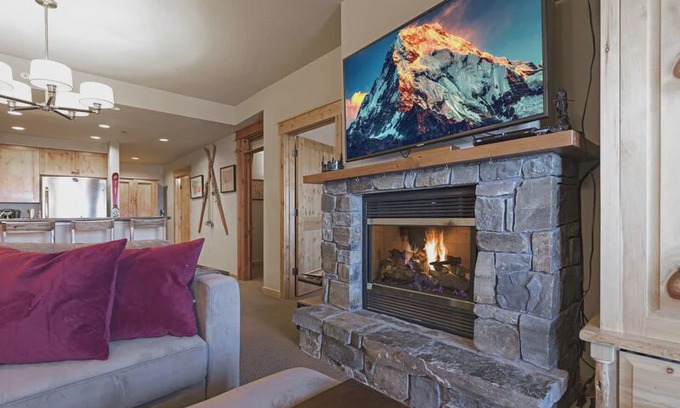 Whitefish Condominio | Direct Ski in and Ski out!! 2 bedroom/1 bath Morning Eagle ski in/out!!