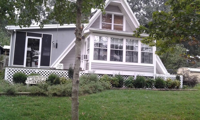 Alleene Casa | Directamente enfrente de la rampa para botes en Jack's Isle, Millwood Lake