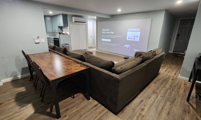 Erie Casa | Director’s Cut Getaway - 4BR Sleeps 10-Smart Home