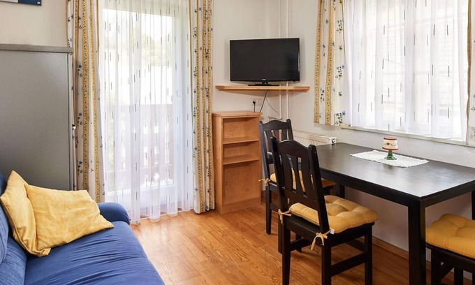 Weissenbach Apartamento | Dirndl - App. with 1 bedroom, living room/kitchen, shower, WC - Abenteuerhof Schiefer