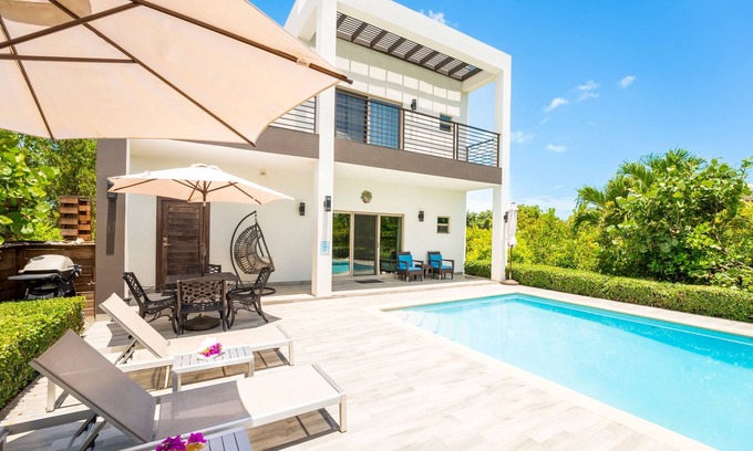 Long Bay Villa | Turks Haven Villas - OCEAN VIEWS, BEACH WALK, SUV COMPLEMENTARIO PARA TODA LA ESTANCIA!