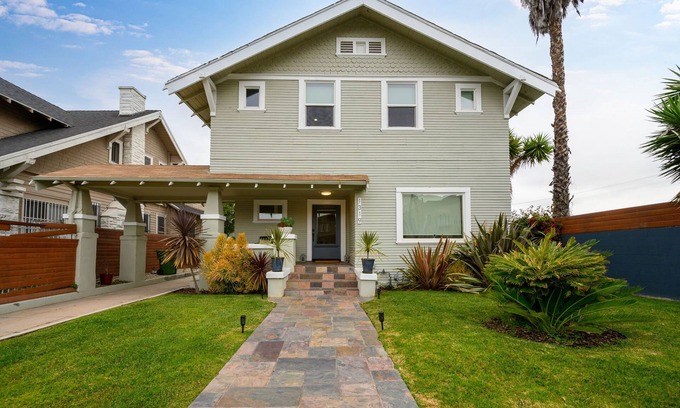 Mid City Casa | MAY Discount! Charming 3-bedroom Craftsman in Mid City with Backyard
