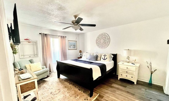 Florida Shores Casa | DISCOUNT NOW! Large Comfy Stay Pets Welcome w/Parking Trailers/Bikes/Boats