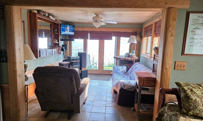 Alpena Cabaña | Discounted Fall Season Rates Double Occupancy on Long Lake near Alpena.