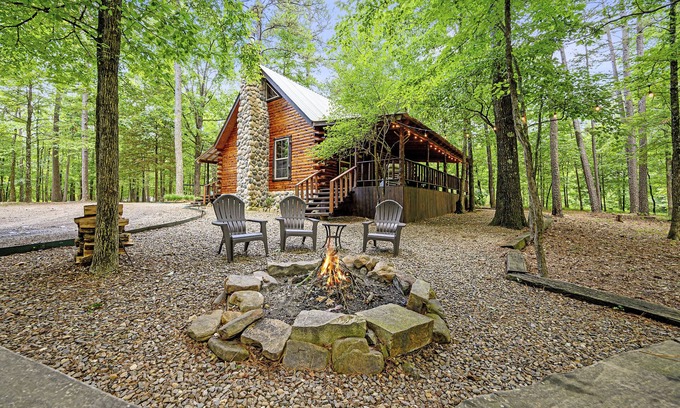 Smithville Cabina | PARCHE DE BRIAR: North Broken Bow lake, 2 habitaciones, 1 baño, estanque de pesca, admite mascotas