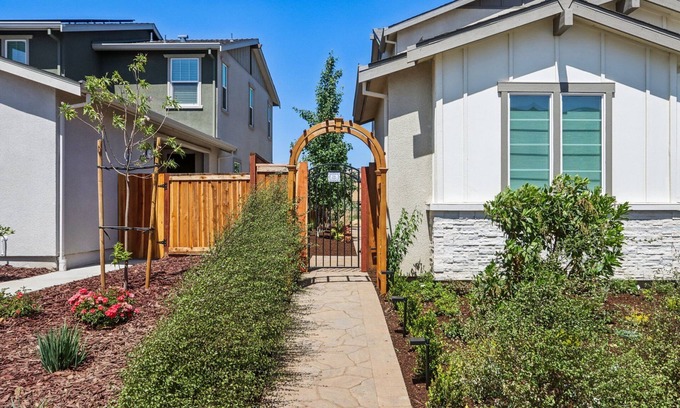 Nut Tree Casa | Discover a peaceful retreat tucked between Vacaville and Fairfield, California.