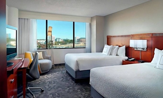 Cumberland Hotel | Discover Atlanta's Cumberland Area in Comfort w/ Paws Welcome & Pool Available!