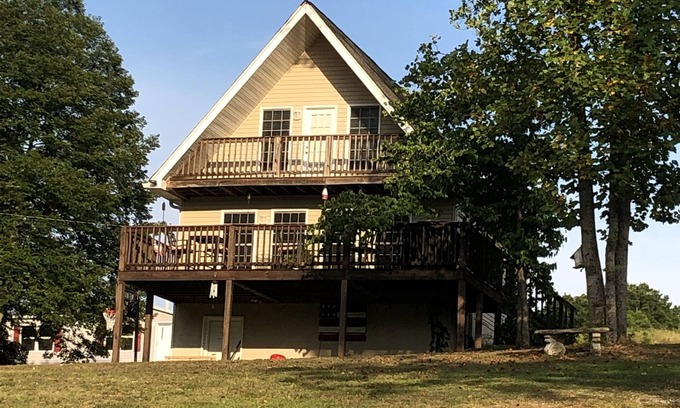 Chickamauga Lake Casa | Discover Birchwood charm in our spacious 3-bedroom retreat