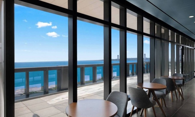 Bath Beach Apartamento | Discover Brooklyn: Where Comfort Meets City Vibes