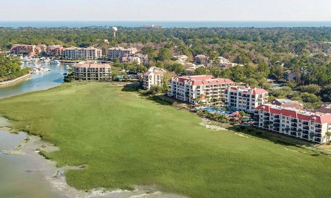 Palmetto Dunes Complejo | Discover Coastal Charm at Marriott's Harbour Point in Hilton Head- 2 Bd. Villa