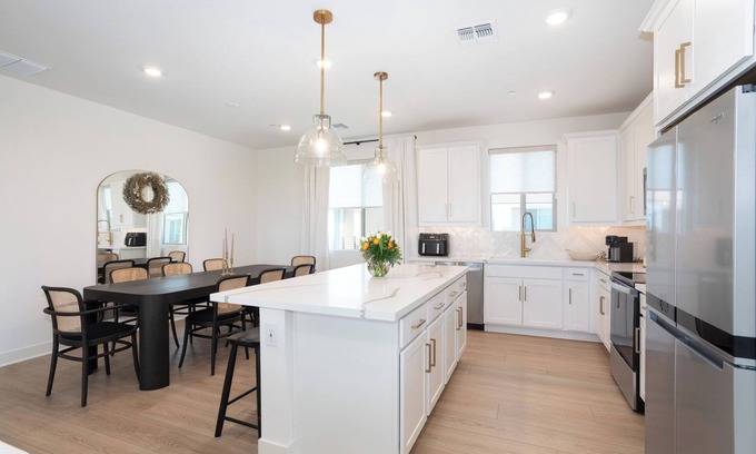 Desert View Condominio | Discover Desert Luxury: Stunning 2-Bedroom, 2-Bath Condo, Pool, Dog Park & MORE