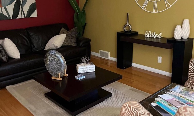 Oak Park Casa | Discover Oak Park charm, just a quick ride to MGM Grand