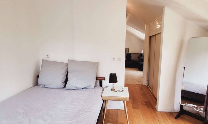 Le Plessis-Robinson Apartamento | Discover our comfortable studio, nestled in a quiet neighborhood 20 minutes from Paris.