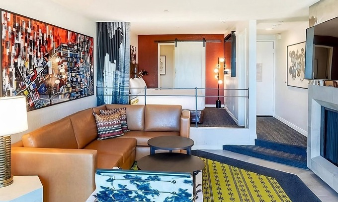 Norma Triangle Hotel | Discover Petersen Automotive Museum Modern Units, Pet -Friendly