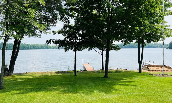 Holcombe Cabina | Discover Serenity at 'Holcombe Haven': Your Lakeside Cabin Retreat Awaits!