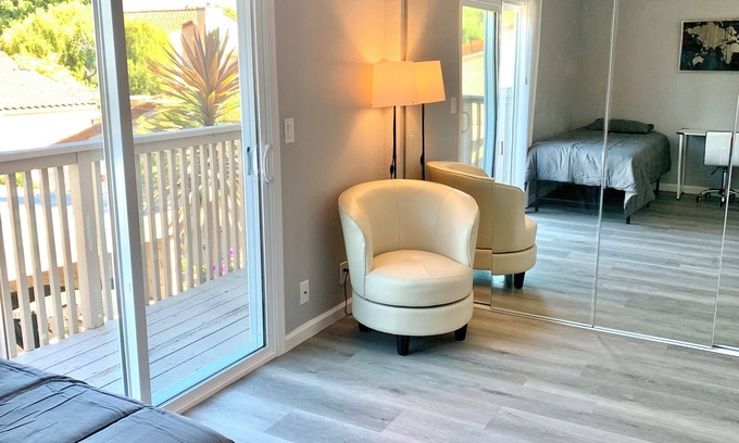 Palo Alto Casa | Discover Stanford University within 8 mins, stay here