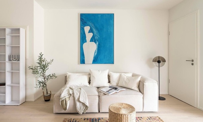 Obere Au Apartamento | Discover the "Holiday" - Where City Living Meets cozy Tranquility!