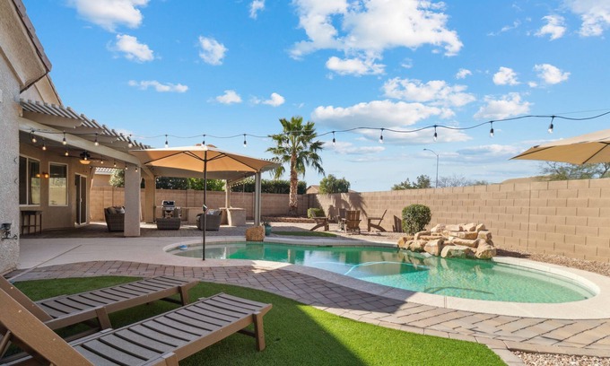 Northwest Ranch Casa | Discover the magic of Surprise & Phoenix in this contemporary home