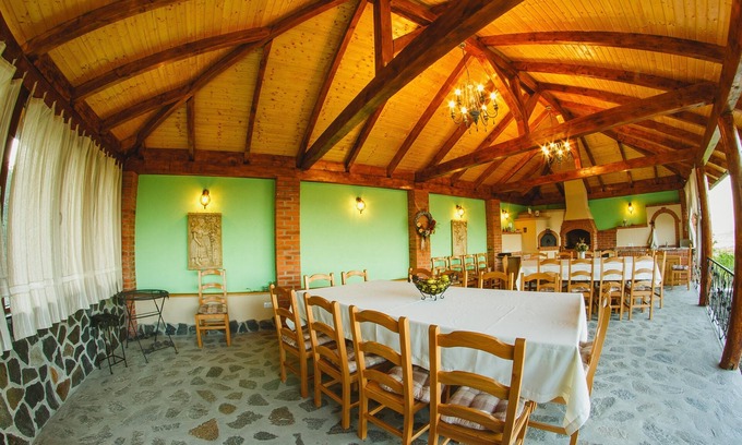 Apoldu de Sus Chalet De Esquí | Descubre la paz y la tranquilidad en Vineyard Chalet.