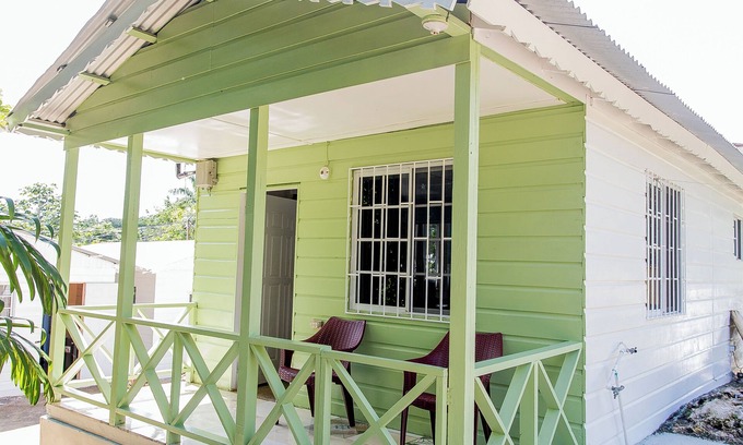 Negril Cabaña | Discover Your Perfect Getaway in Negril-Fast WiFi -Short Stroll to 7-Mile Beach