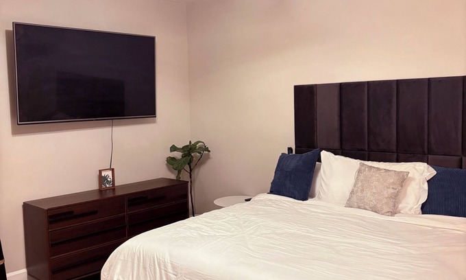 Cincinnati Casa | Discover Your Urban Retreat- Beautiful 3-Bedroom Home in Cincinnati