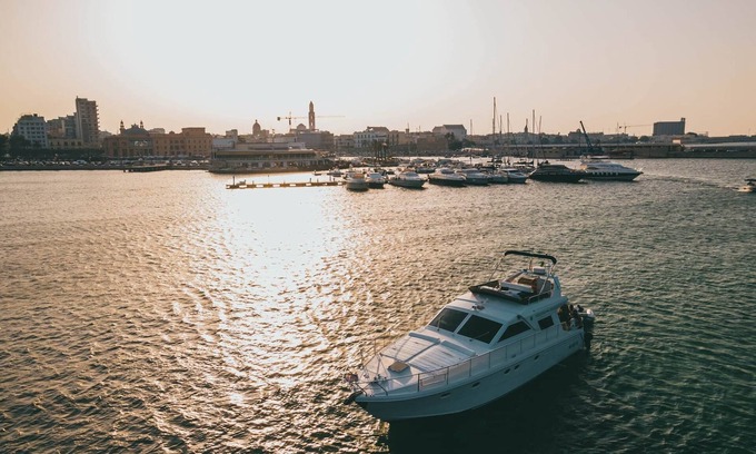 Municipio 3 Alquiler De Eote | DiscoverBoat - Pita - Esclusivo Boat and Breakfast