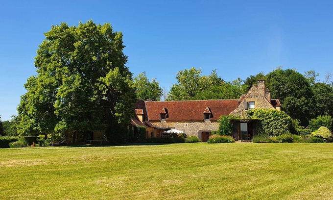 Sarlat-la-Caneda Casa | Discreet manor house for 13 guests (tennis/pool/cinema lounge/35-hour service)