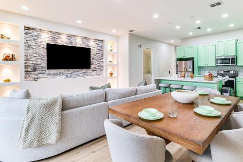 Davenport Casa | Disney Area Hub Heated Pool and Resort-Style Perks