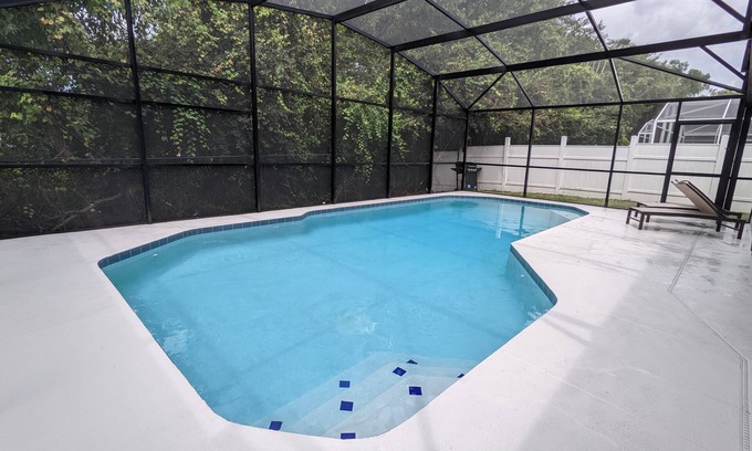 Lindfields Casa | Disney Contemporary-piscina-extras (Más casas sólo hay que preguntar)
