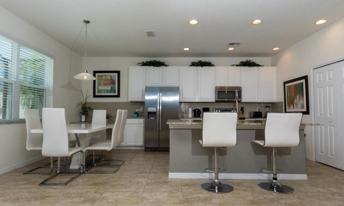 Bellavida Casa | DISNEY Large Family-Friendly Townhouse w/Pool - 06