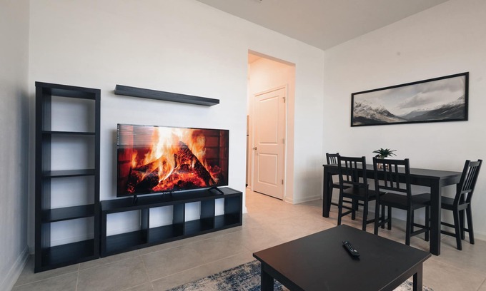 Haines City Apartamento | Disney, Pool, Parks - World Class, Modern Suite
