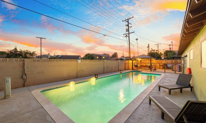 Placentia Casa | Disneyland Family Rental Pool Sleeps 12 Single Story