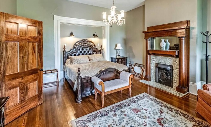 Tazewell Casa | Distinguished Jack May Room at historic Litz Mansion, Tazewell VA