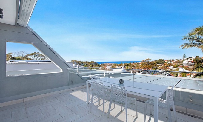 Randwick Casa | District & ocean views close to Bronte Beach