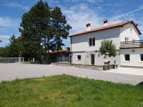 Matavun Apartamento | Divača, Vila Srebrna