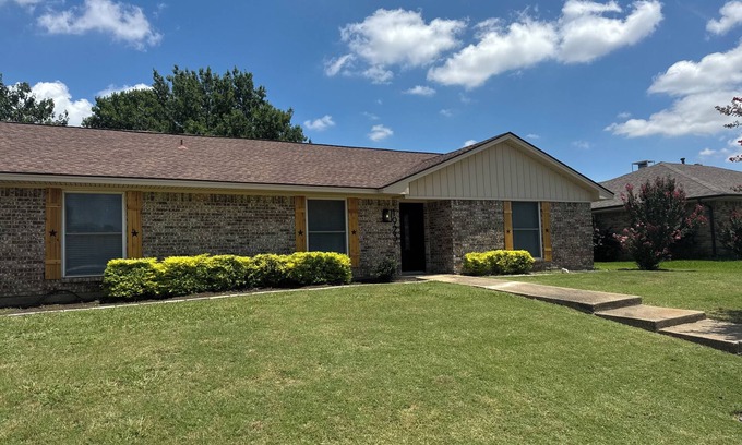 Lewisville Casa | Dive In! The Poolside Escape w/Hot Tub, Grill & Good Times Built In