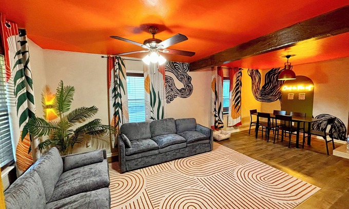 Norfolk Casa | Dive into your Spacious Oasis Retreat near Downtown Norfolk