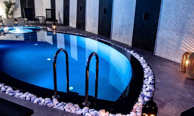 Perissa Hotel | Divelia